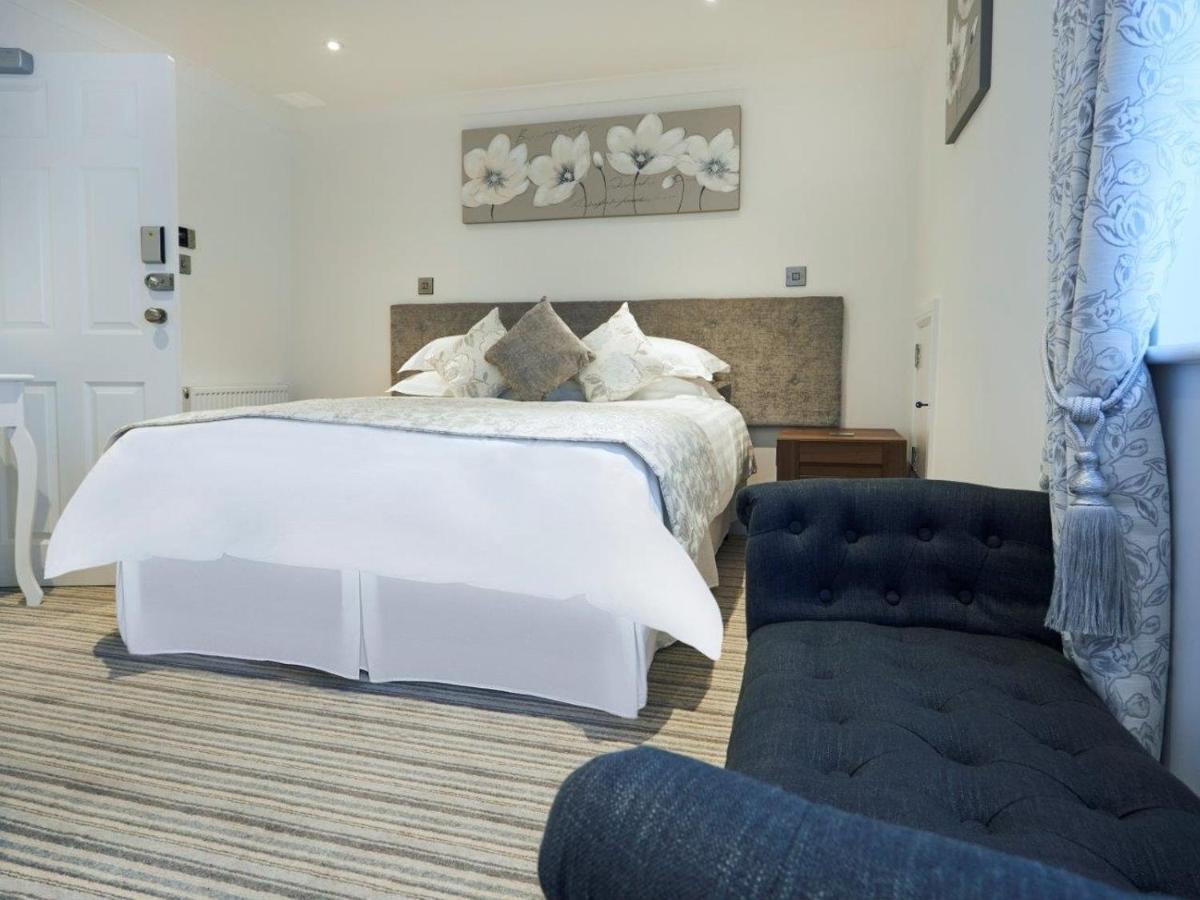 Hotel The Rose And Crown Thorpe-le-Soken Esterno foto