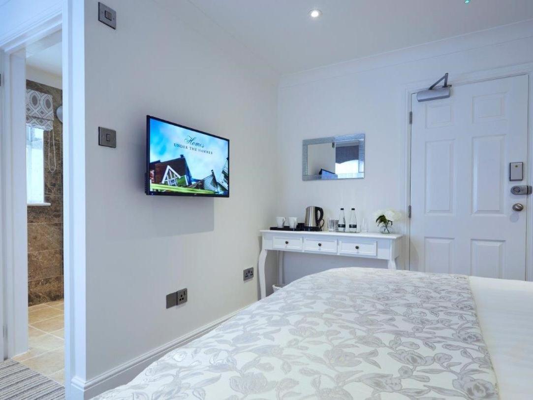 Hotel The Rose And Crown Thorpe-le-Soken Esterno foto
